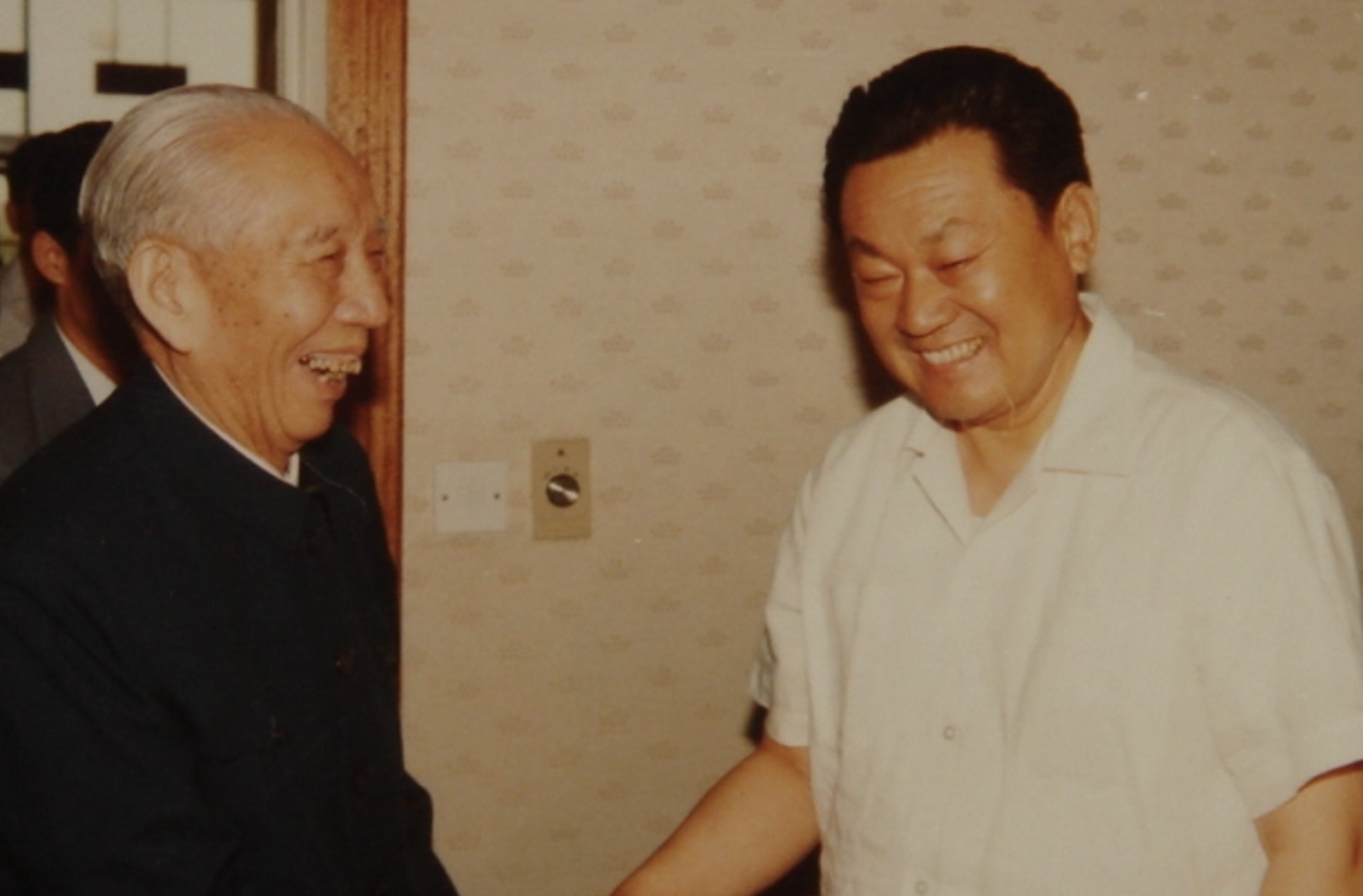 他曾任上海市委书记,让上海经济重振雄风,去中央后邓公直言后悔