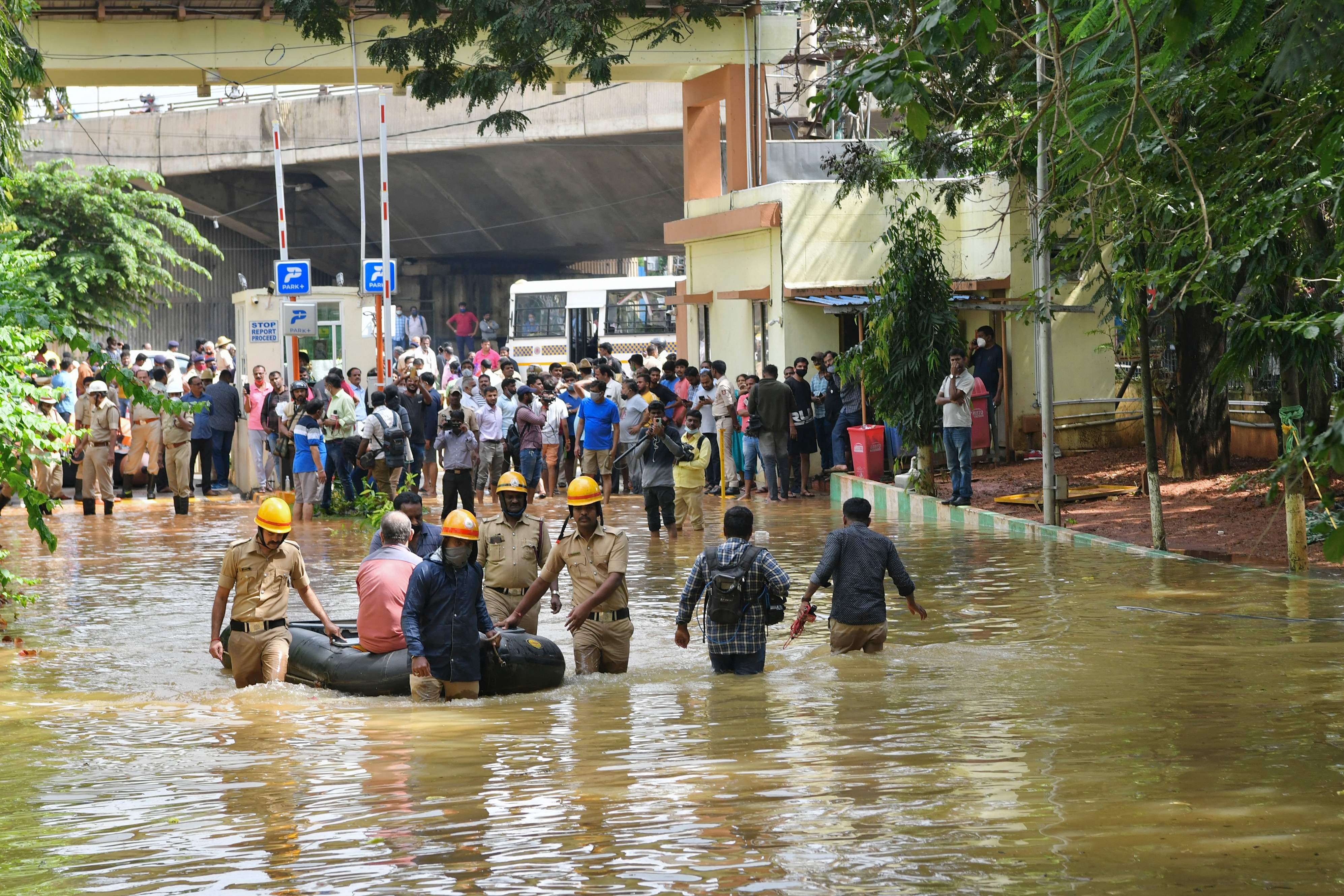 印度南部遭遇暴雨
