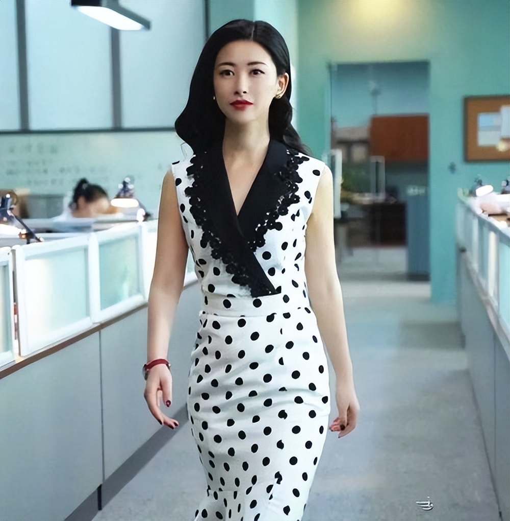 与富豪恋爱,37岁嫁给清华高才生,朱珠在追求什么?