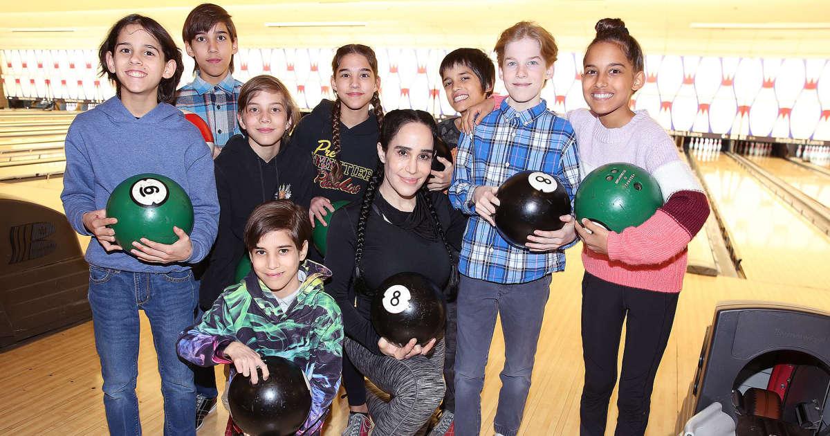 美国八胞胎妈妈为八胞胎庆祝13岁生日,46名医生护士曾为她接生