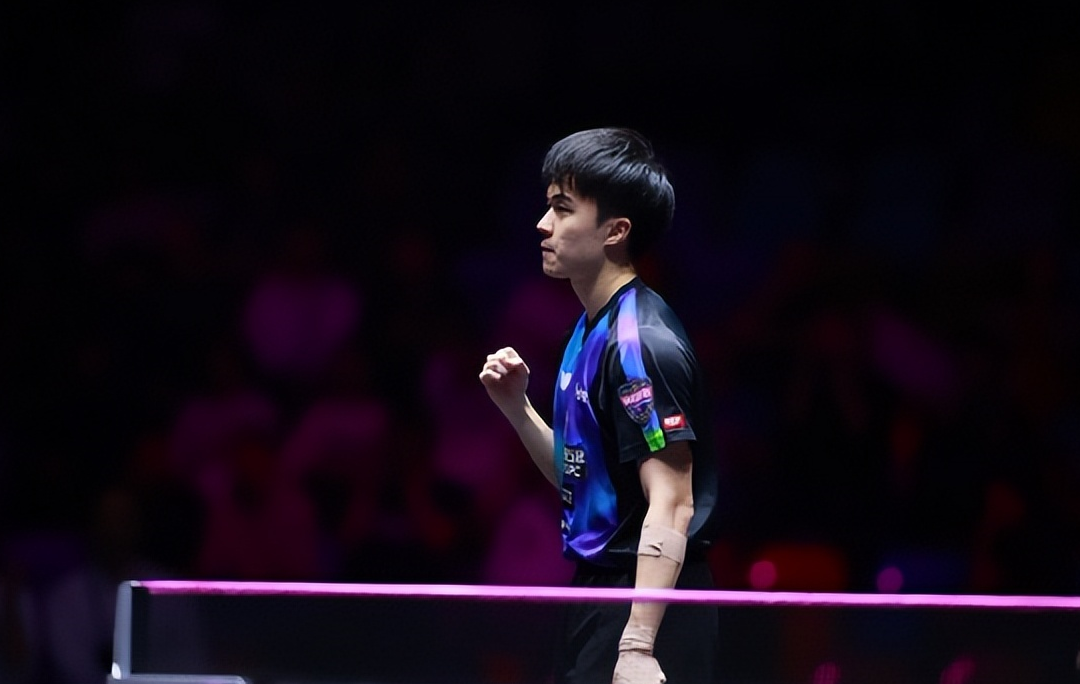 张本智和1-3败给林昀儒,无缘四强,垂头丧气,日本男乒全军覆没