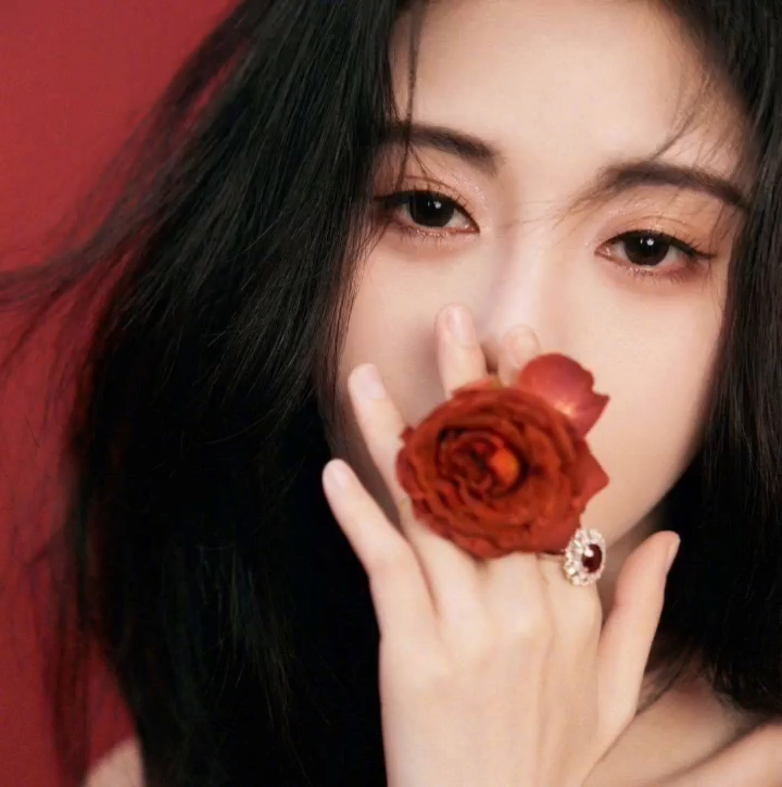 鞠婧祎原声语录    初中跟小学相比