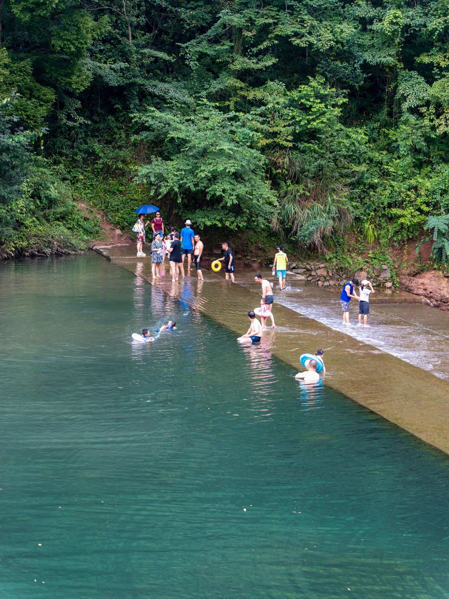 冰冰凉凉超快乐   大邑玩儿水的地方真的很多 前几天分享了一个野生耍
