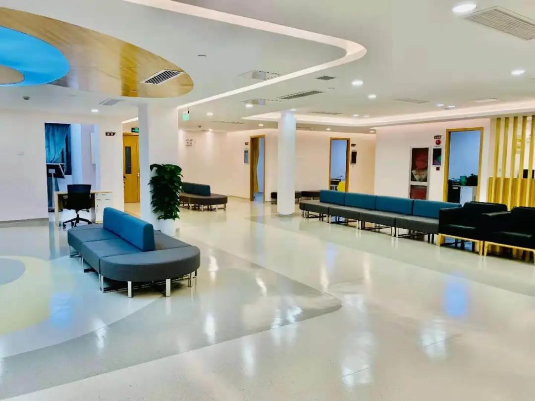 做近视手术前不停戴隐形眼镜会怎样?做近视手术需要多少钱?