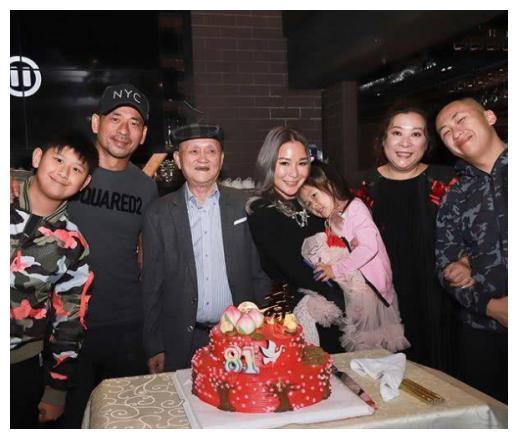 "宅男女神"刘碧丽:和原配斗了6年,5年生4胎,拿5亿分手费