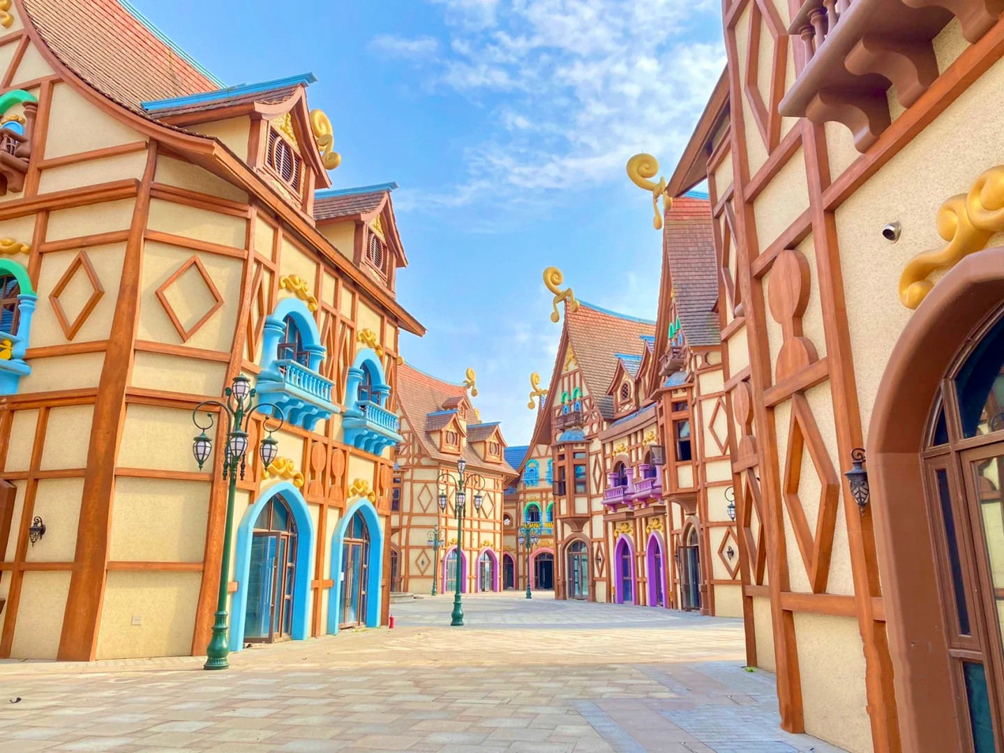 花海中消失的教堂,马卡龙色童话小镇,成都周边"小泰国",1h到