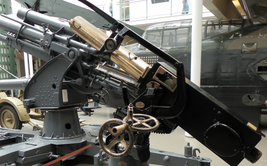 这太不公平了 你们怎么能用打飞机的炮打坦克呢?