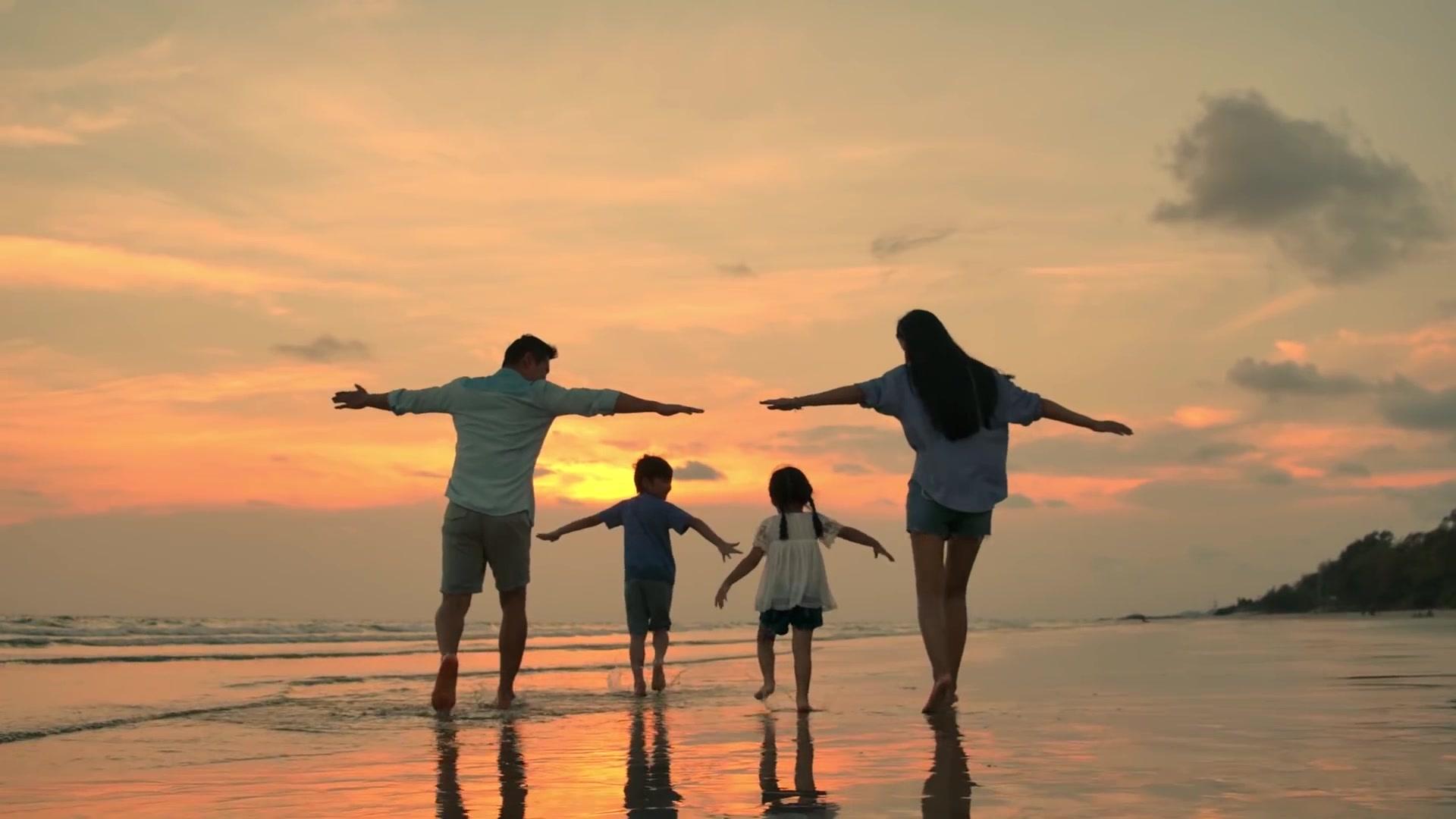 小时候快乐很简单,长大后简单很快乐.