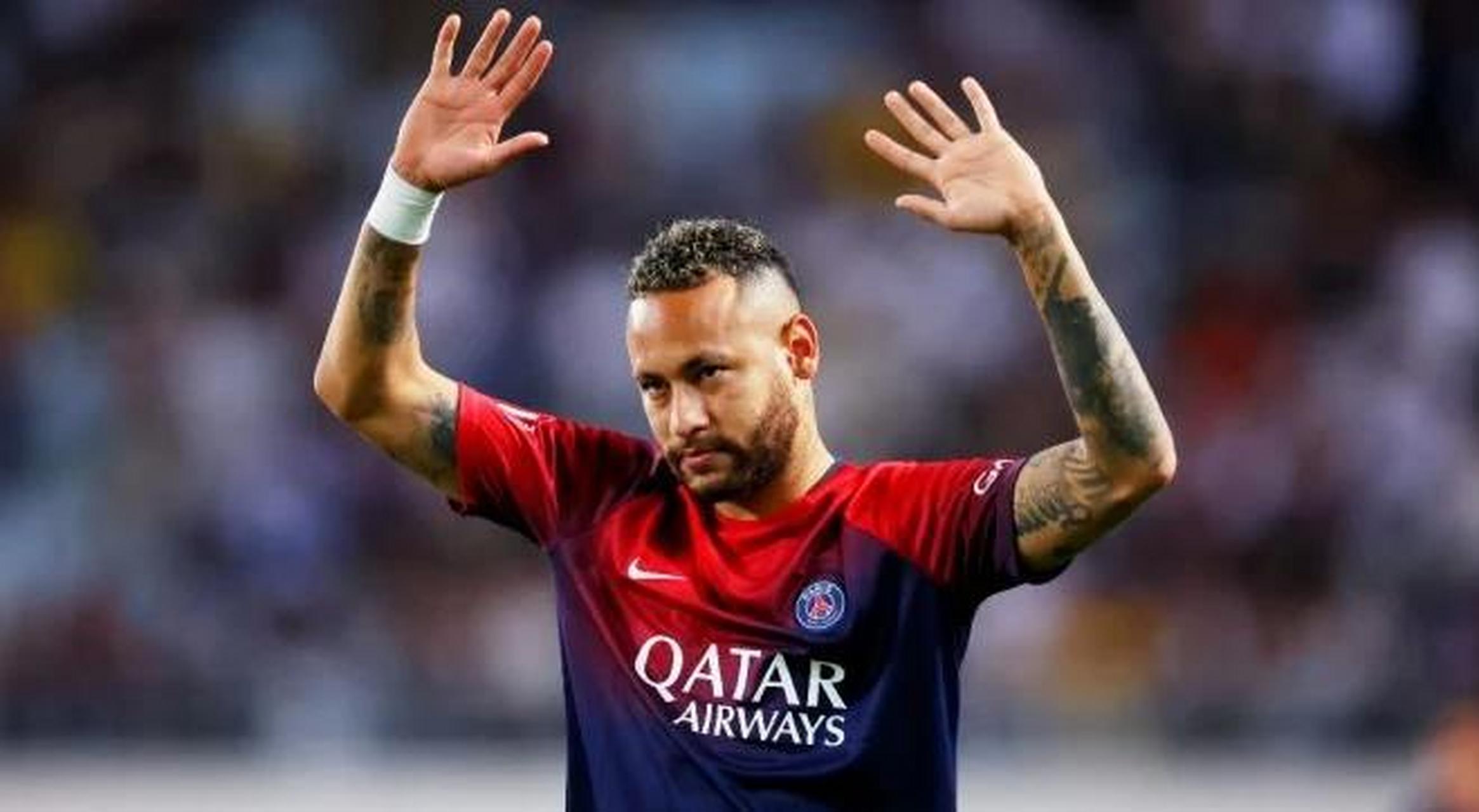 《队报》周一透露,内马尔将加盟利雅得新月俱乐部,为期2年.