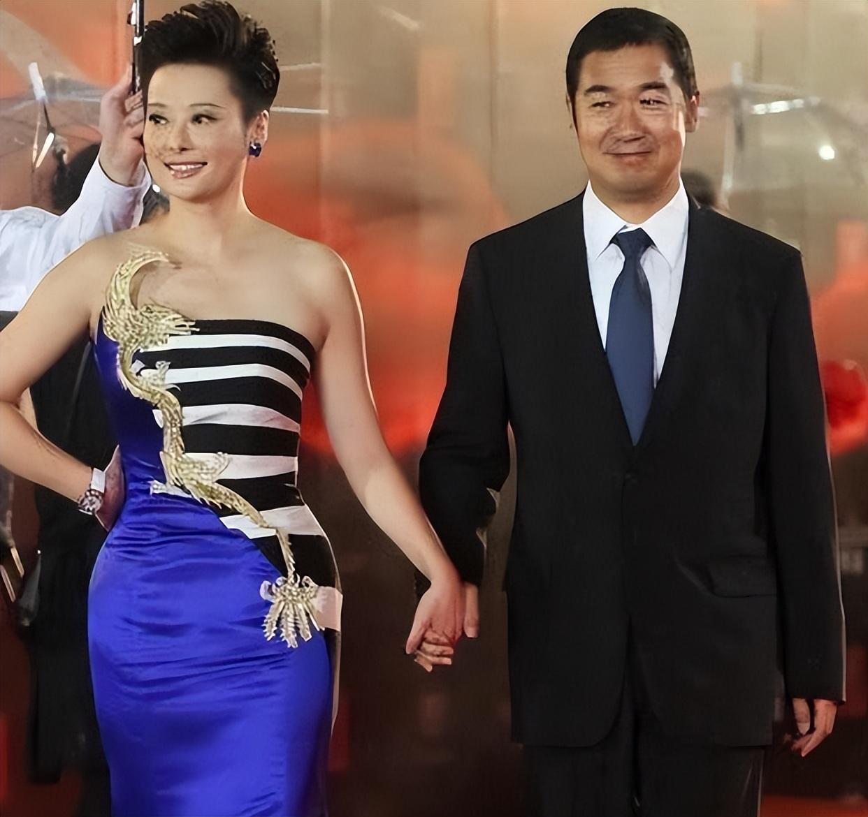 从"一线女星"到"落魄大妈",50岁袁立,活成了娱乐圈的笑话
