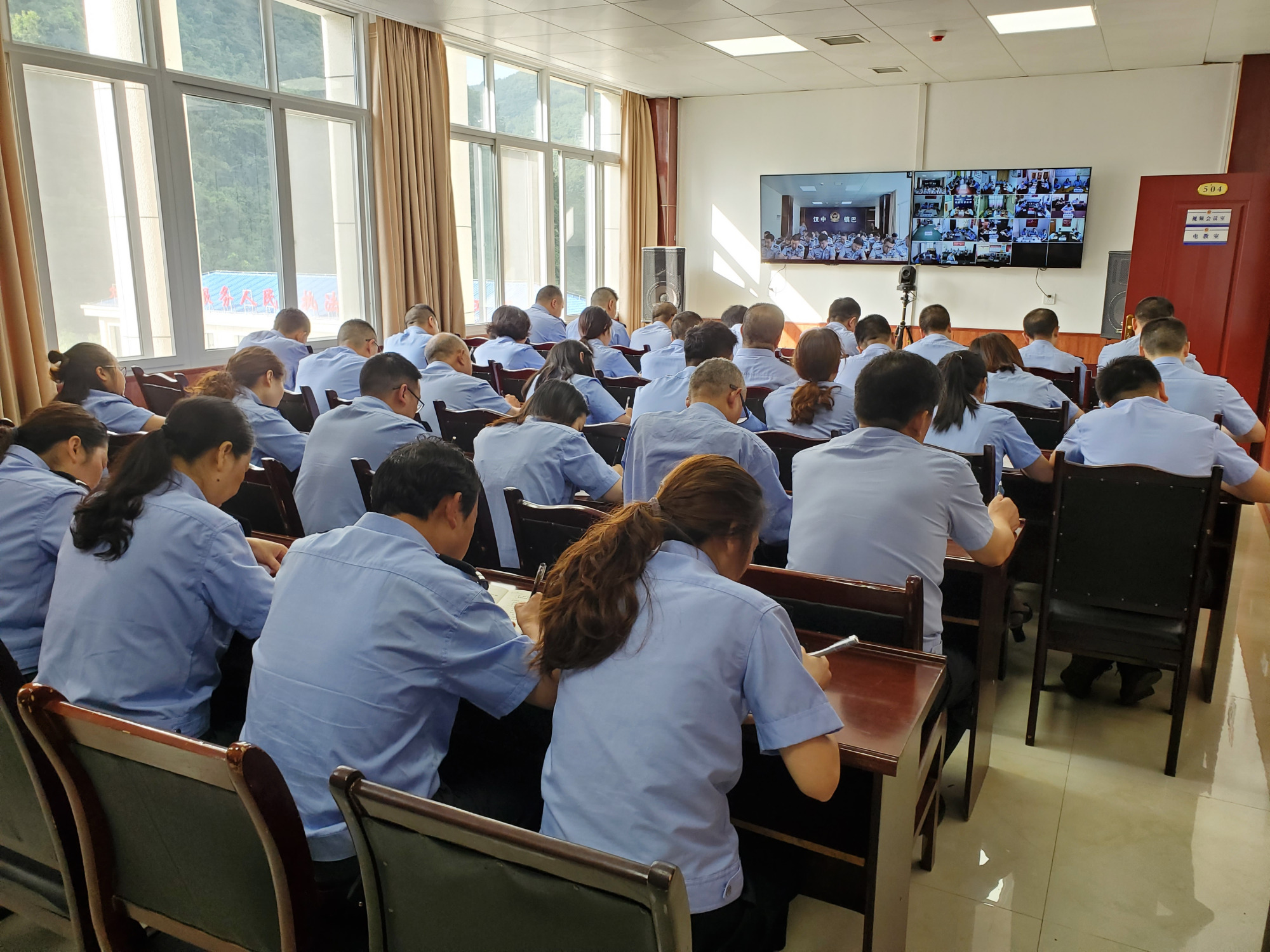 镇巴县公安局圆满完成建党100周年安保维稳工作