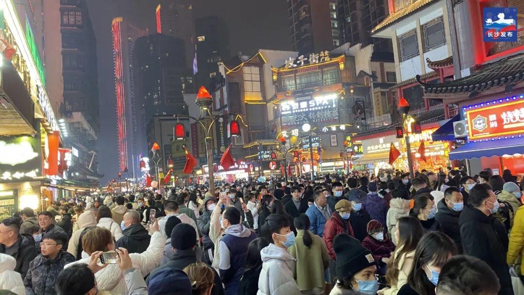 春节假期这几座城市游客人满为患,甚至玩了三天都没有排上队