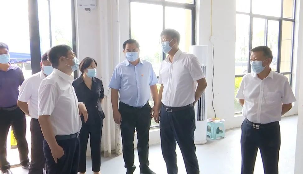 胡明莹到阜南县督导常态化疫情防控工作