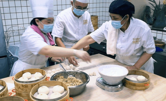 这家包子店员工月薪万元起步,还包吃包住,但一般人真做不来