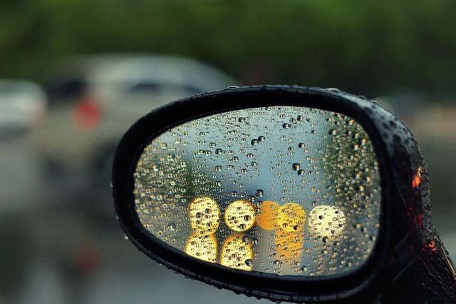 雨天开车,车上这几个功能一定得会用,还有多少司机不会的?