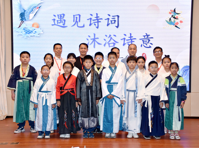 南昌县莲塘一中八一分校举行首届校园诗词大会