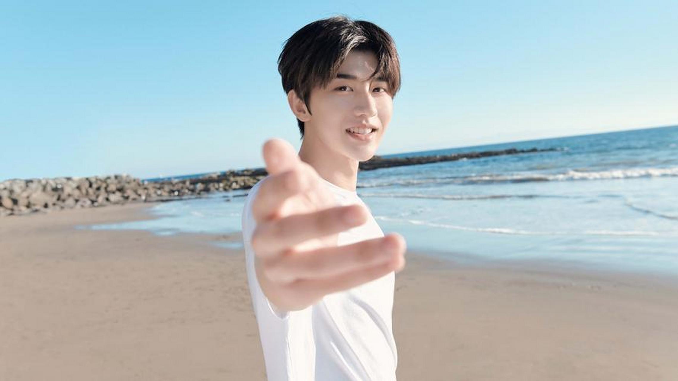 蔡徐坤靠女友粉养活,不想因和杨颖的合作影响粉丝基础.