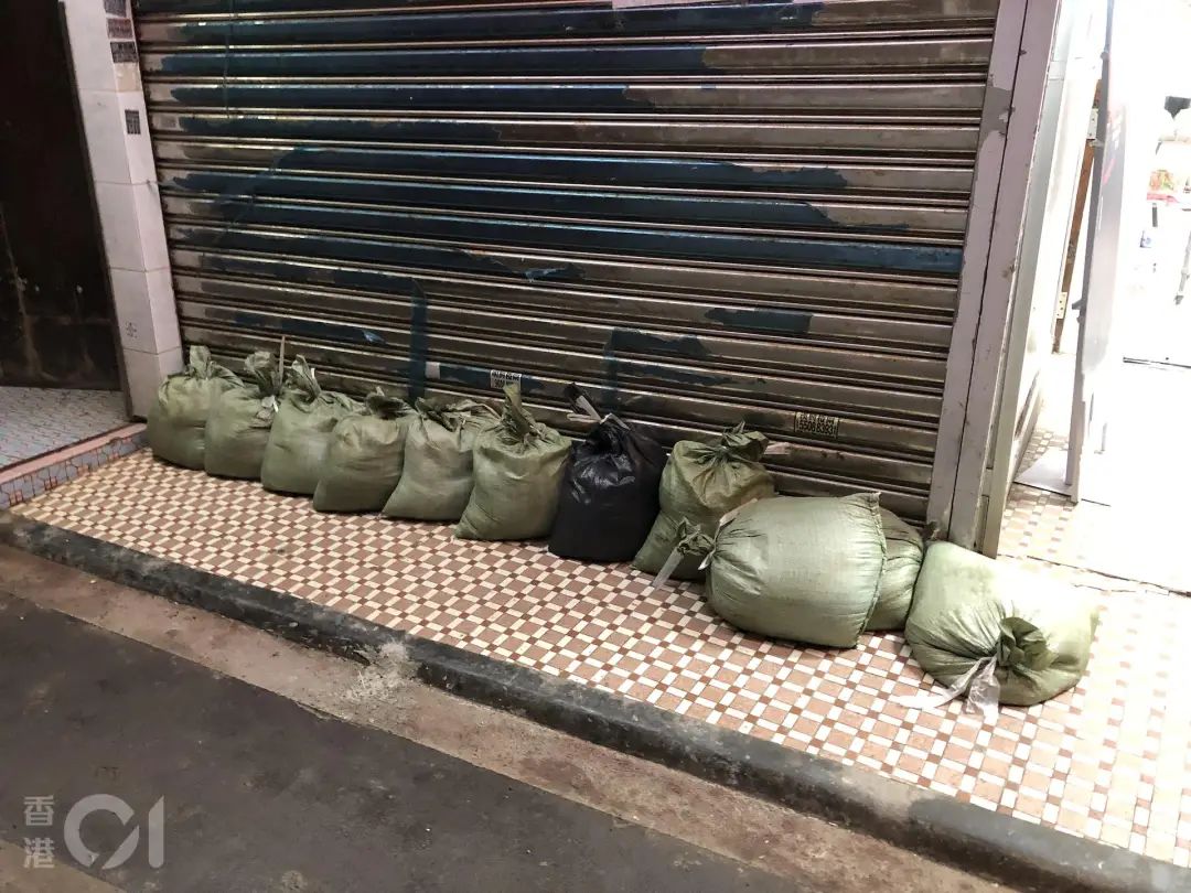 今年香港第一个8号风球,实在太懂事了!