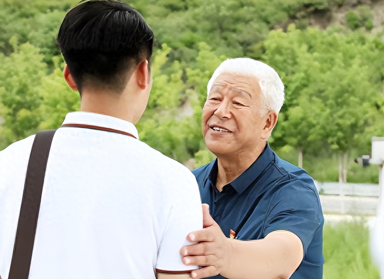 张洪杰儿子图片