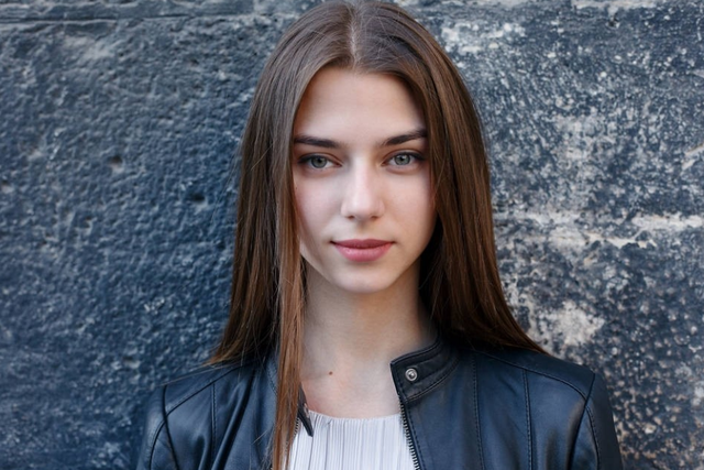 女人漂亮不漂亮,与长相无关,日常注重这几点,五官精致更耐看