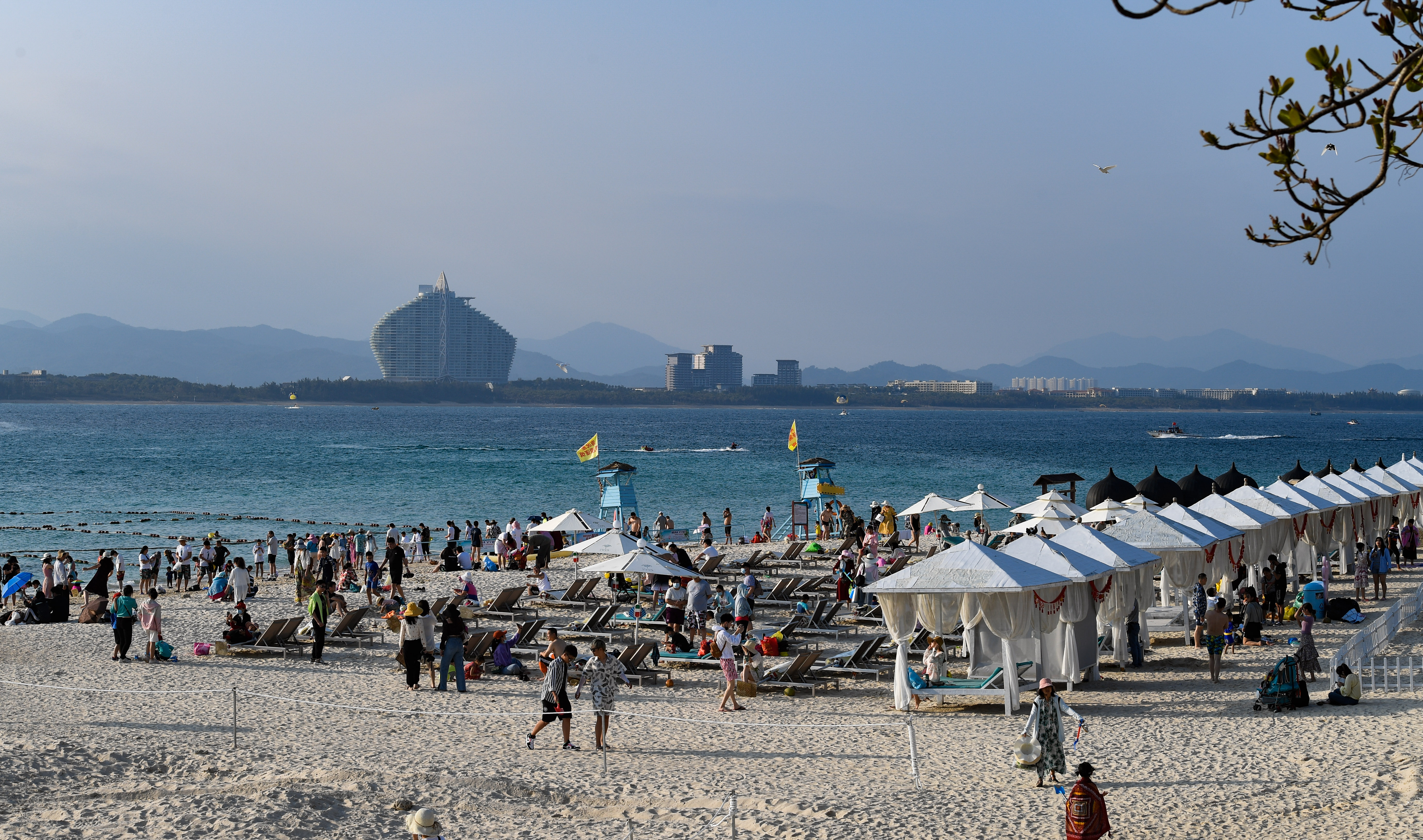 海南三亚:游海岛 过大年