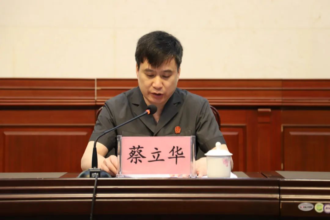 广西高院在平南法院举行黎鹏同志荣誉称号追授仪式