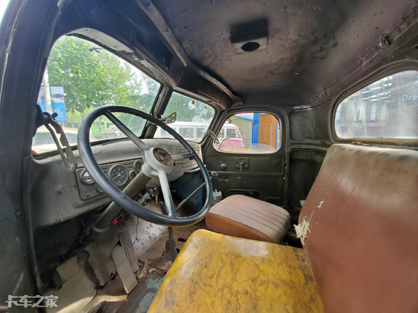 这是一台能勾起很多人回忆的老卡车,解放ca10你开过吗?