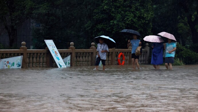 河南鹤壁大雨图片