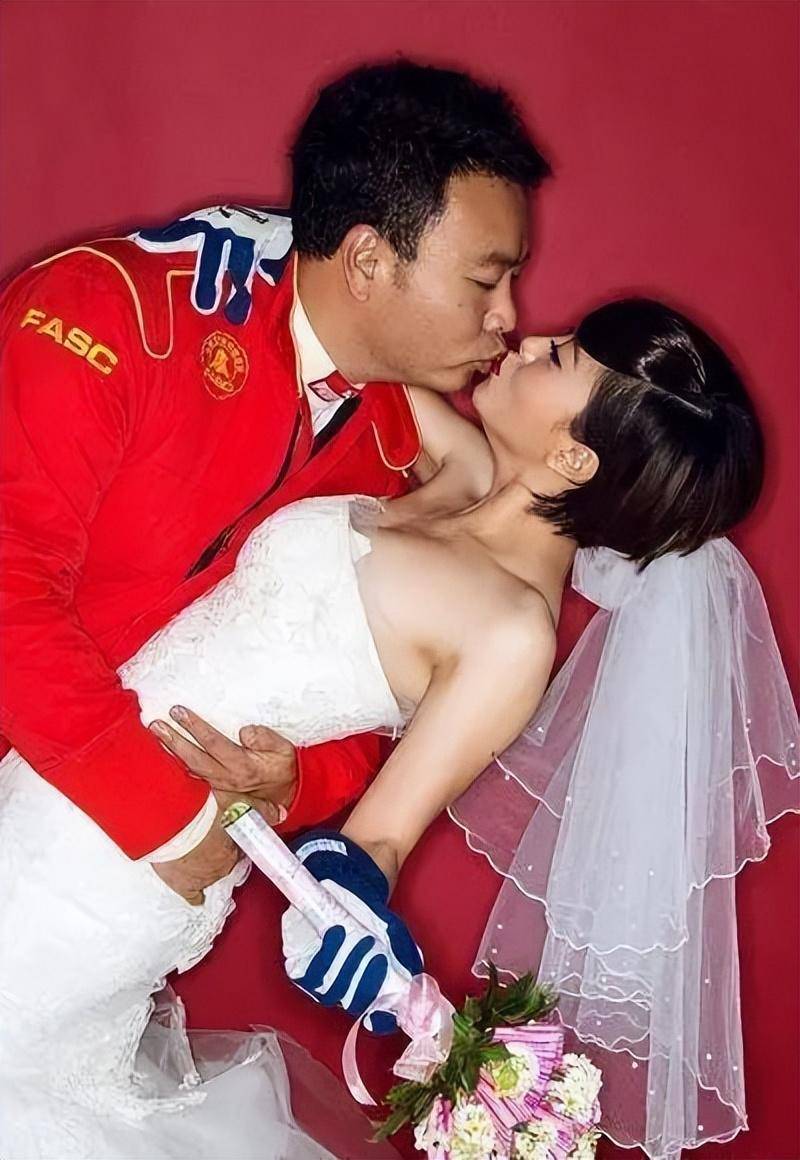 央视名嘴沙桐离婚,妻子暗示婚姻无性,遭原配发文嘲讽