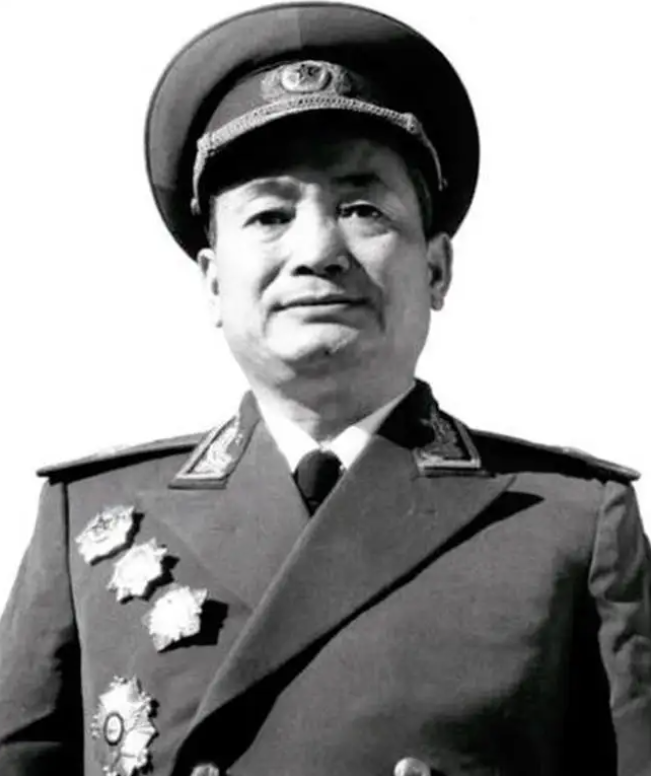 徐文烈:原50军政委,71年被除党籍遣送回乡,每月只领60元生活费