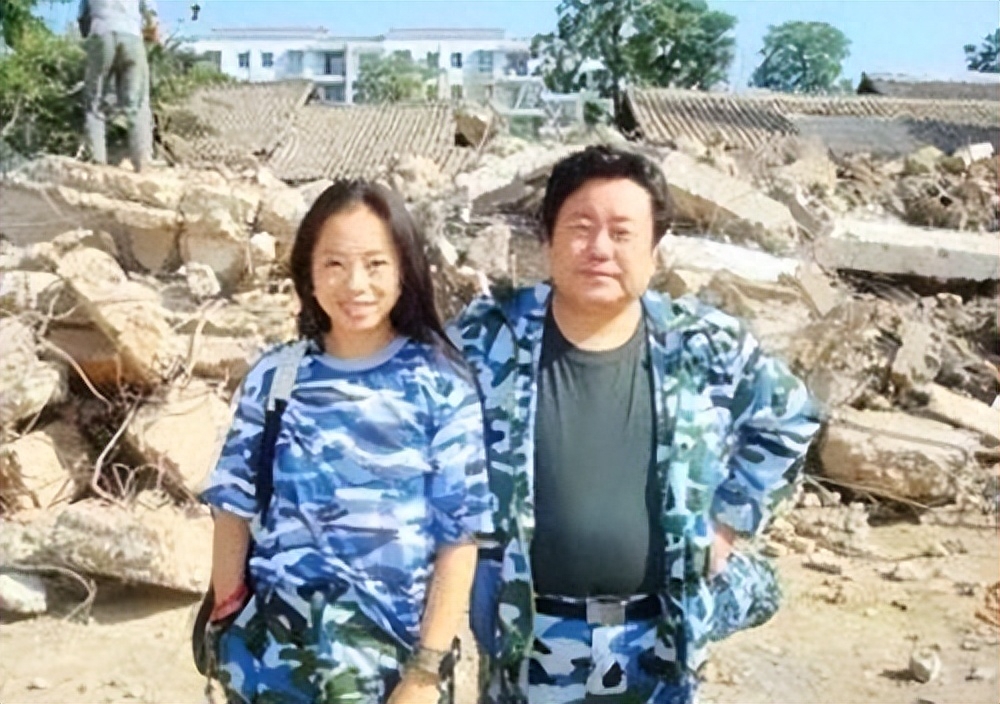 回顾歌手黄绮珊三婚三离膝下无儿女54岁只有干儿子杜海涛