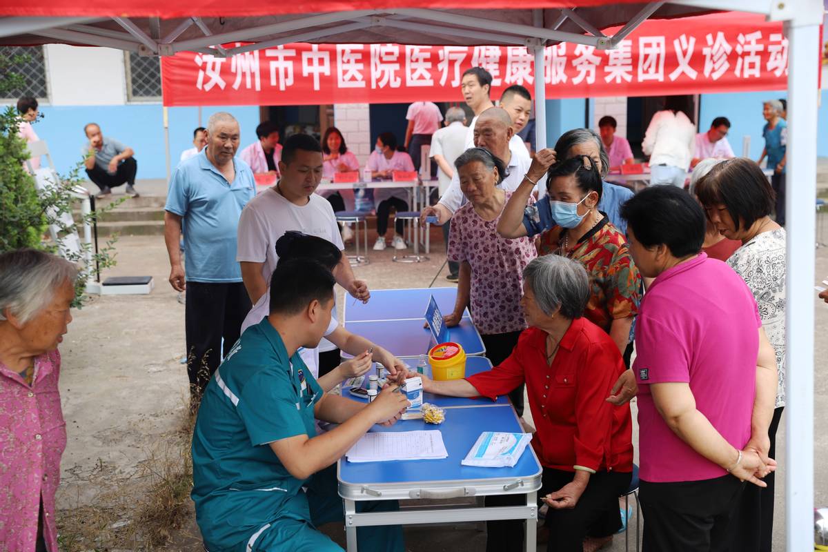 汝州市中医院医疗健康服务集团开展义诊健康宣传活动