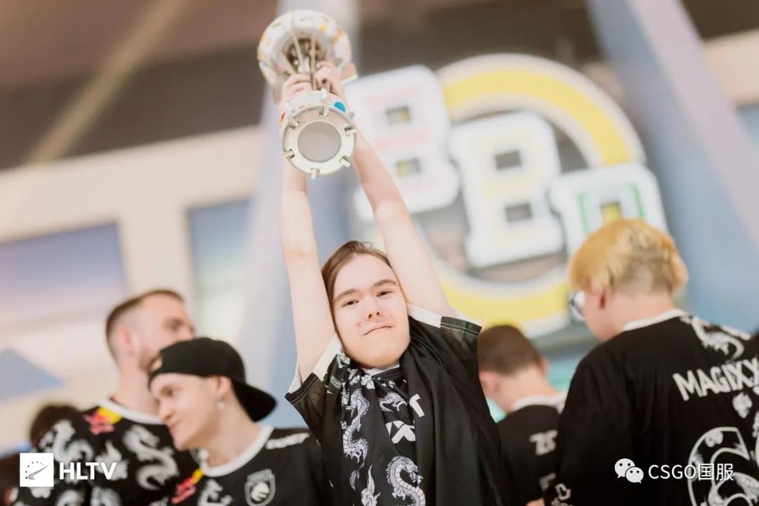 【16岁天才少年donk荣膺冠军MVP!Spirit线下完成让二追三夺冠