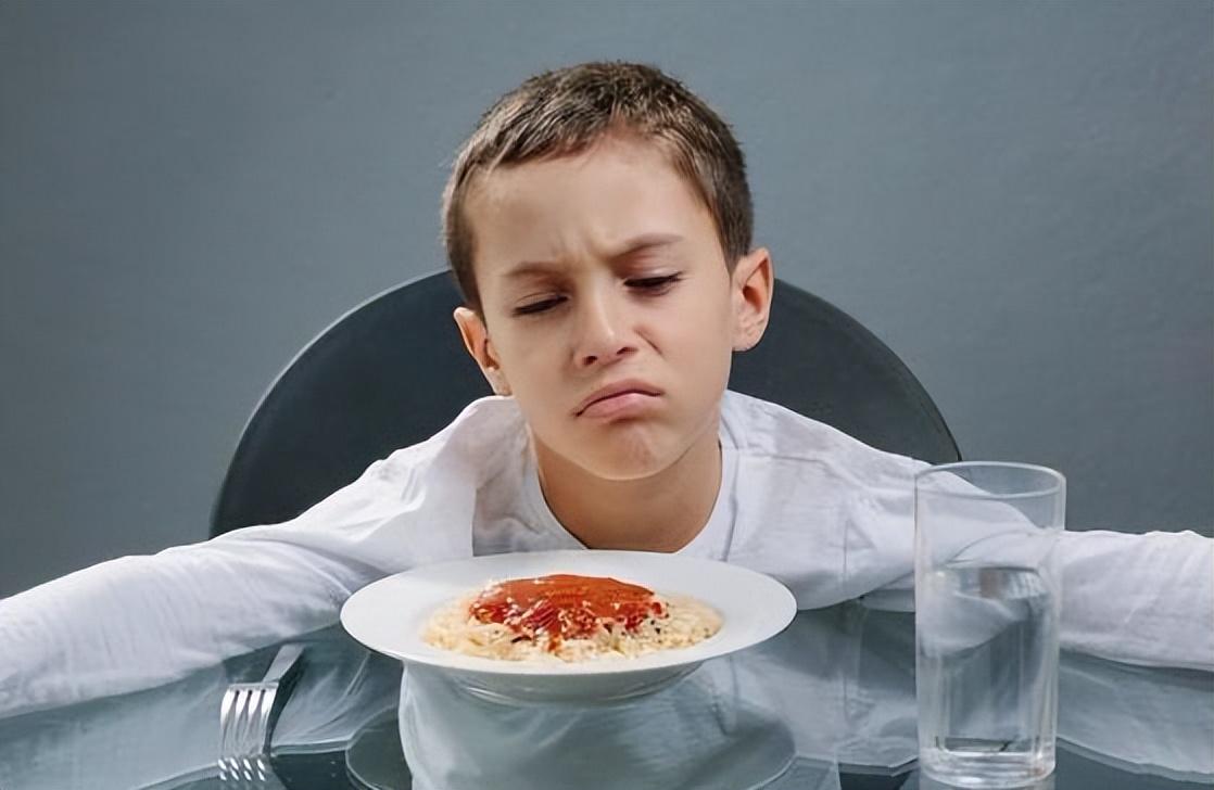 52岁女子,每天光吃菜不吃米饭,半年后,身体发生了什么变化?