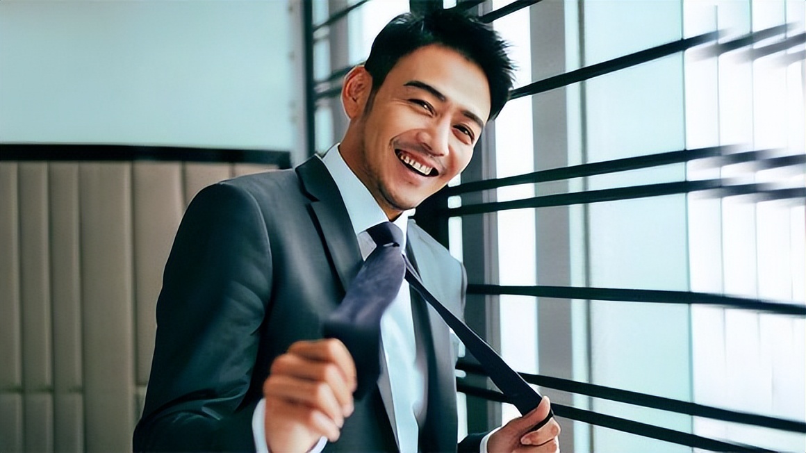 从"顶流男神"到"顶级渣男",40岁杨烁是如何走向堕落的?