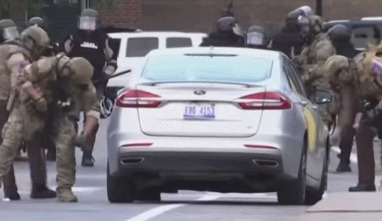 推荐在美国抗议“震中”,州巡警扎多辆汽车轮胎,还称之为“战略性放气”