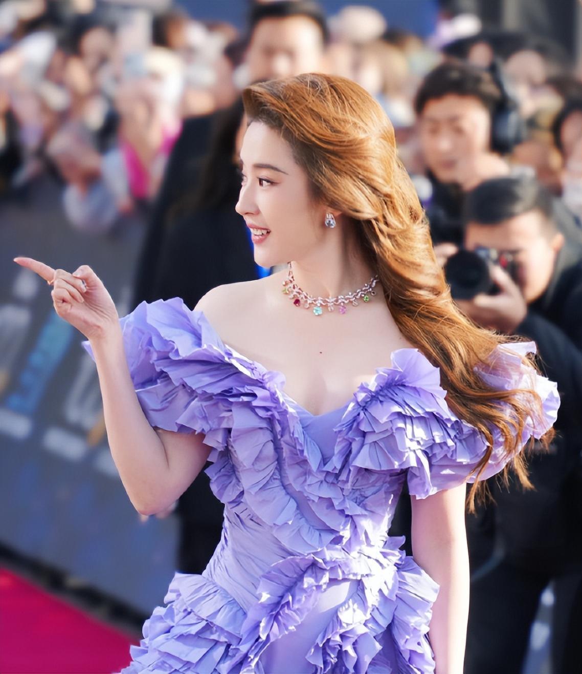 刘亦菲化身迪士尼公主 红毯造型惊艳四座