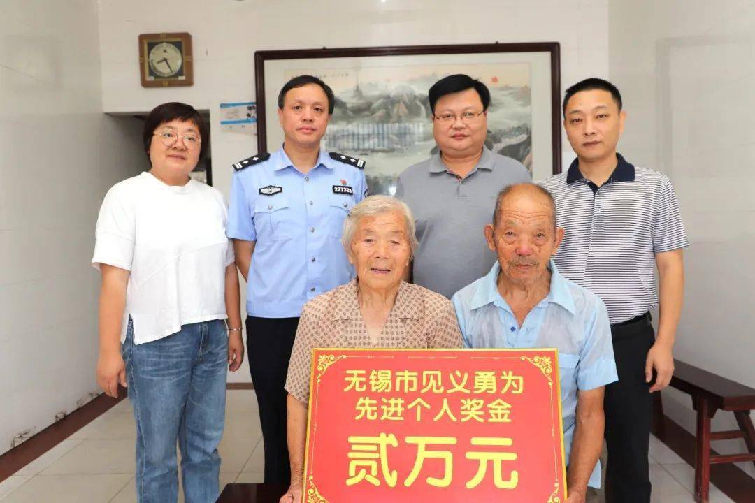 84岁老奶奶跳河,救出邻居家3岁小孩,事后为何要痛哭自责?