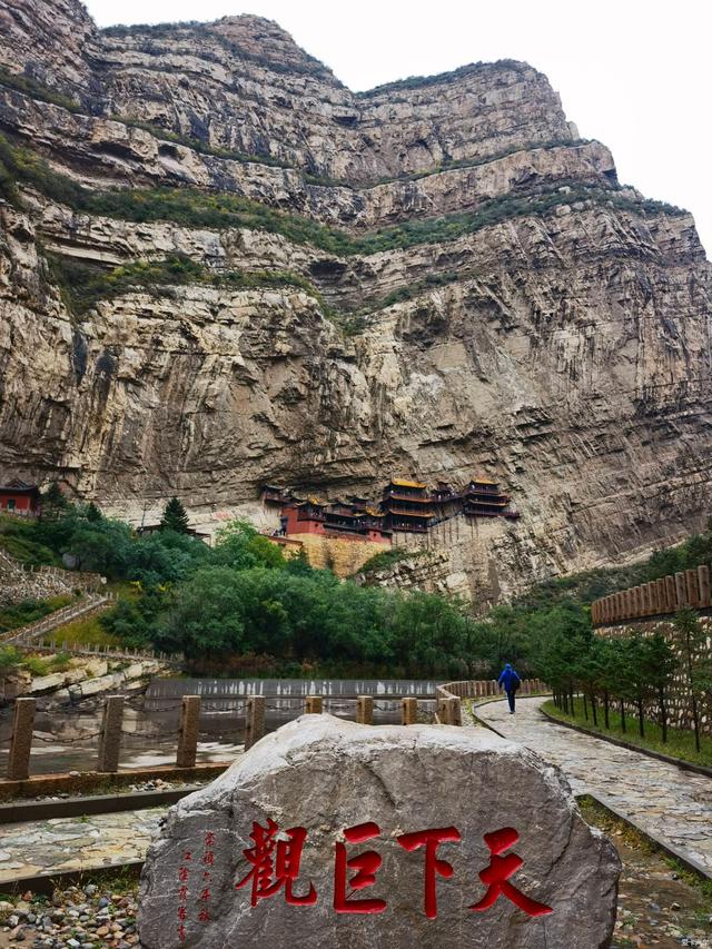 山西的悬空寺,就是靠着一根木棍支撑,一千五百年都没有倒塌!