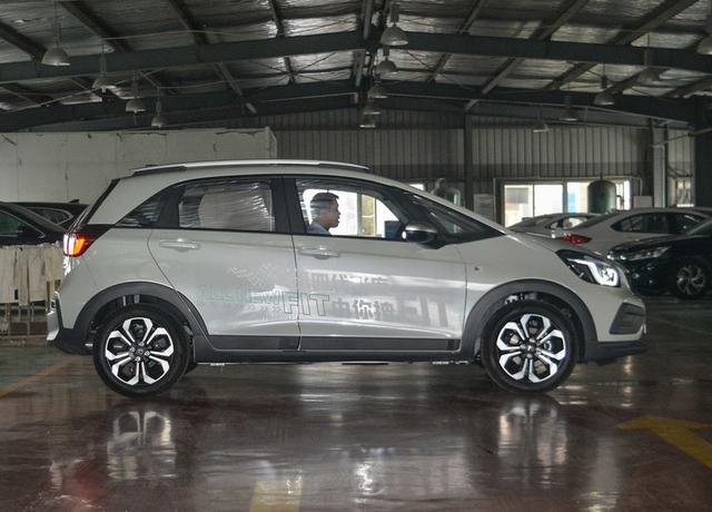 10万级平民小钢炮,有颜值有气质,比本田飞度强太多了