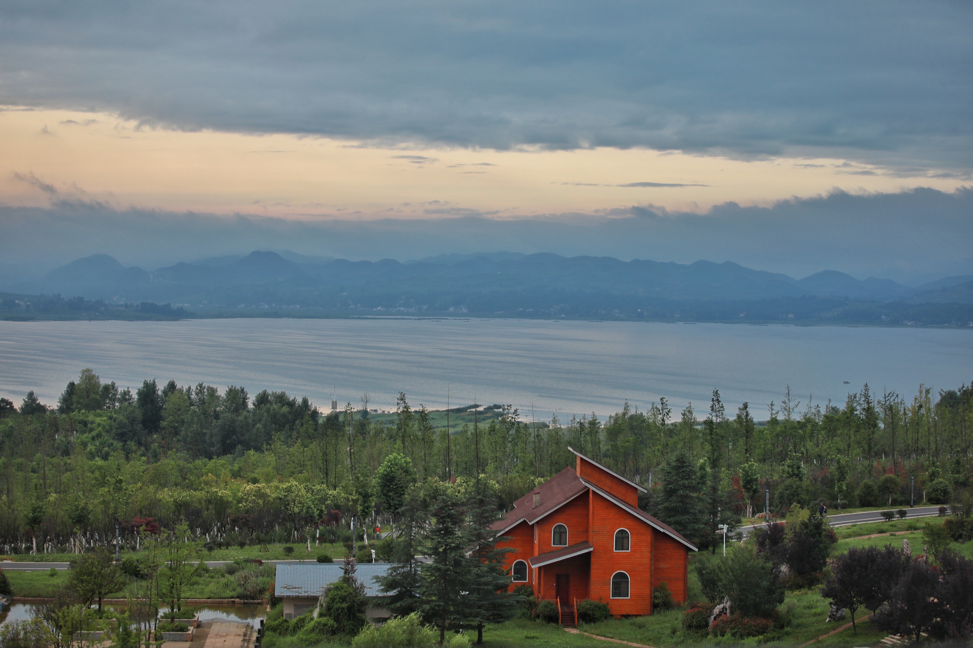 草海夏日风光美