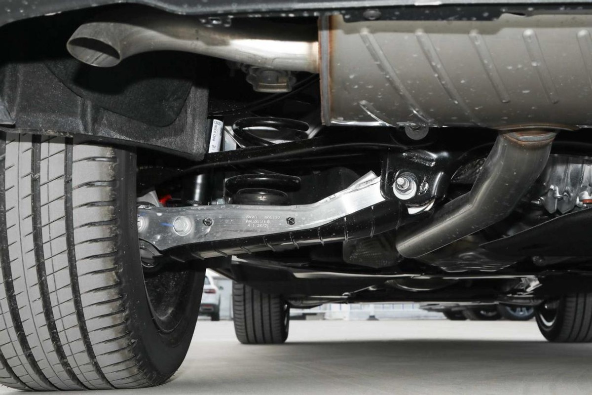 被称为成功男人的座驾,一口气降5万多,带你看奥迪q5l