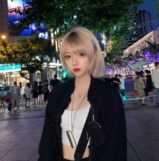 堪比乔碧萝!要价520陪玩的咬米素颜曝光,屏幕都塞不下大饼脸