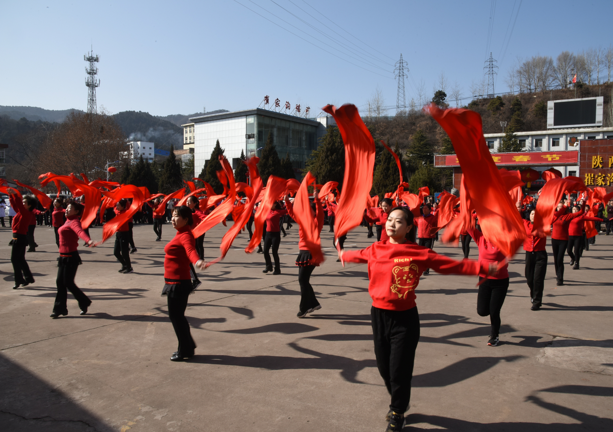 陕西省崔家沟监狱欢声笑语过新年虎虎生威闹元宵