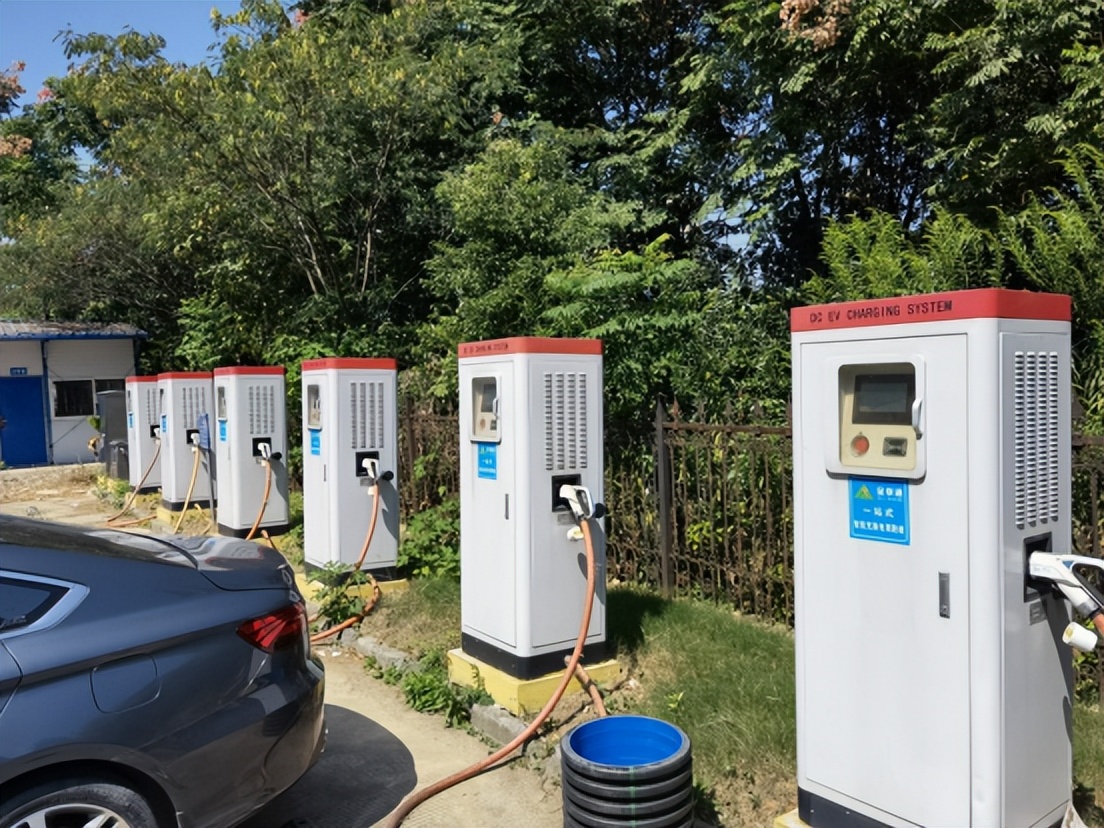 新能源汽车 充电网助力碳中和 政策加持抬升充电行业市场空间