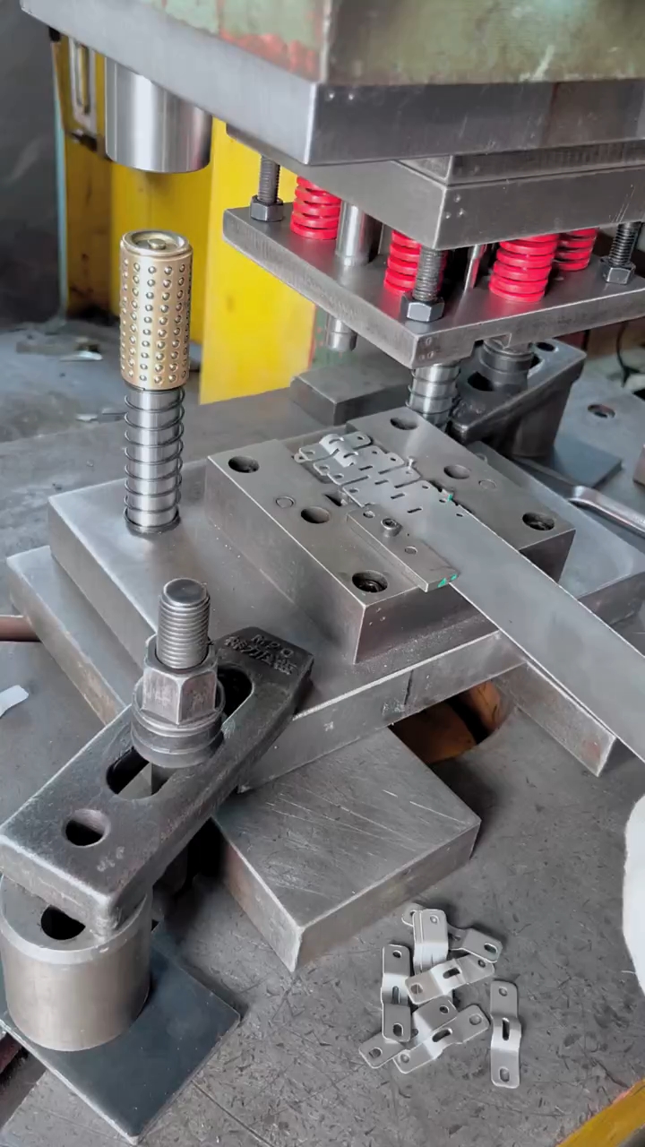 轿车零部件工业“加快跑”