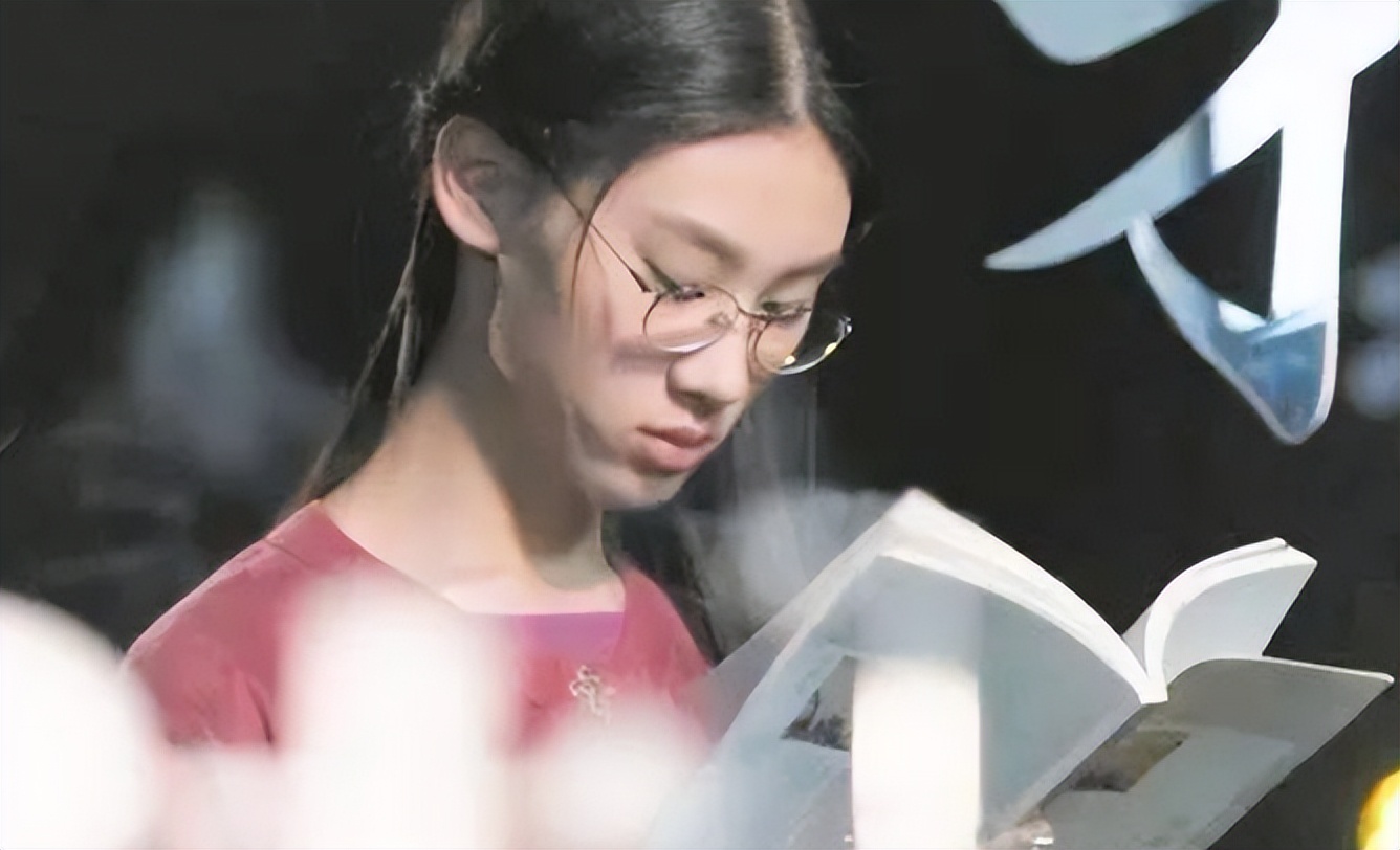 清华才女武亦姝,毕业后发展引关注,网友担心她会到国外工作