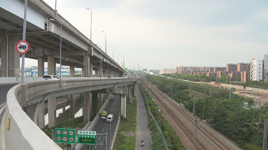 嘉闵高架沪松公路立交部分匝道封闭,公交全力保障市民正常出行