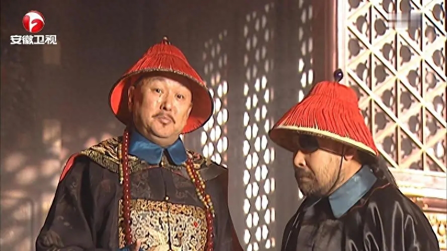 索尼看到一盘未下完的棋,便让索额图当心班布尔善,为何?