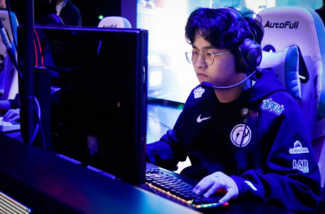 ig首发名单变动,泡芙替补wink登场,粉丝直接举报官博太过真实!